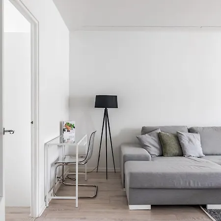 2br Near Harbor And Center With Free Parking *