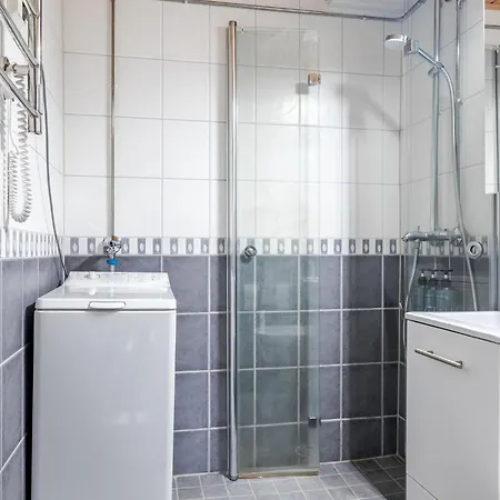 2br Near Harbor And Center With Free Parking *